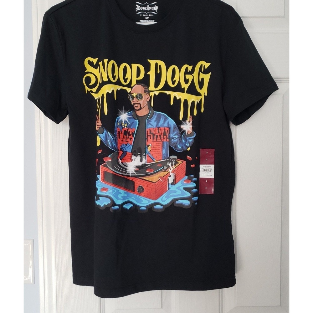 Snoop Dogg tshirt Size Small New‎